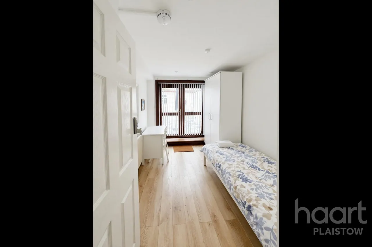 Dundee Road, London, E13, photo 14