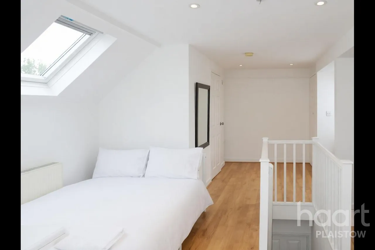 Dundee Road, London, E13, photo 19