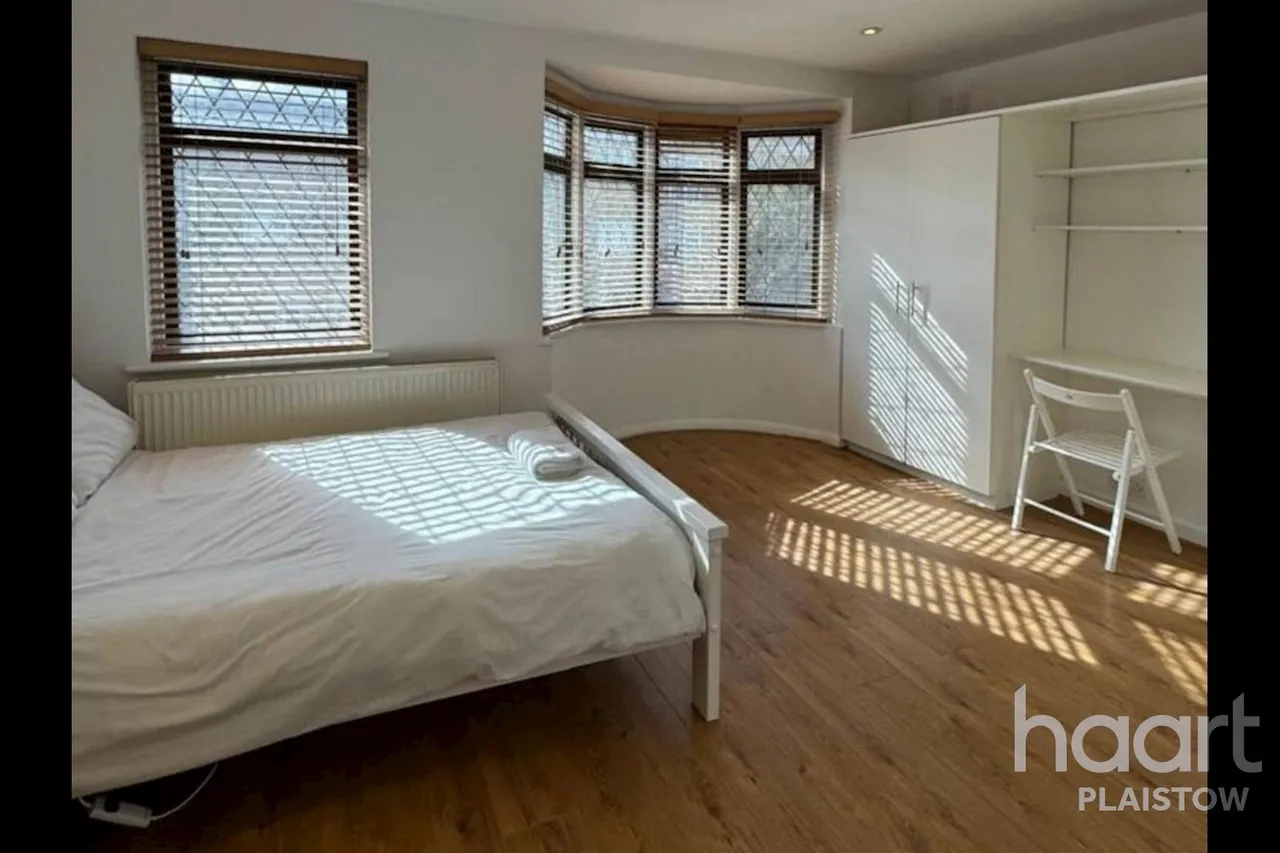 Dundee Road, London, E13, photo 8