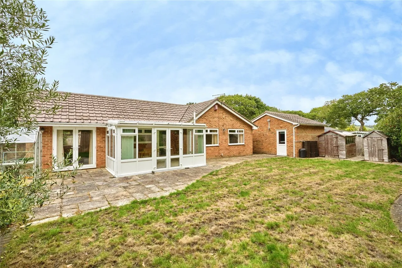 Hollowood Road, Alverstone Garden Village, PO36, photo 14