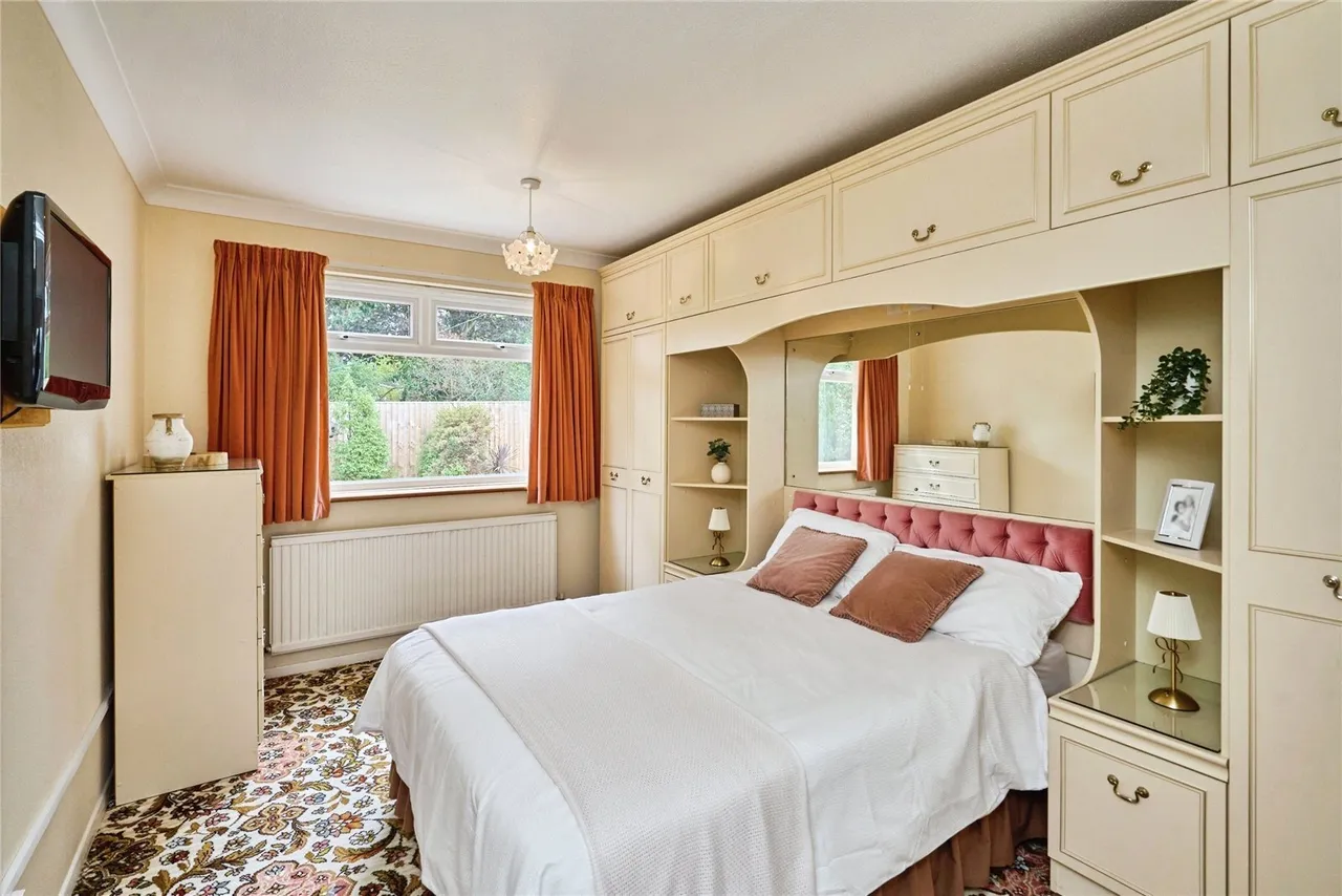Hollowood Road, Alverstone Garden Village, PO36, photo 10