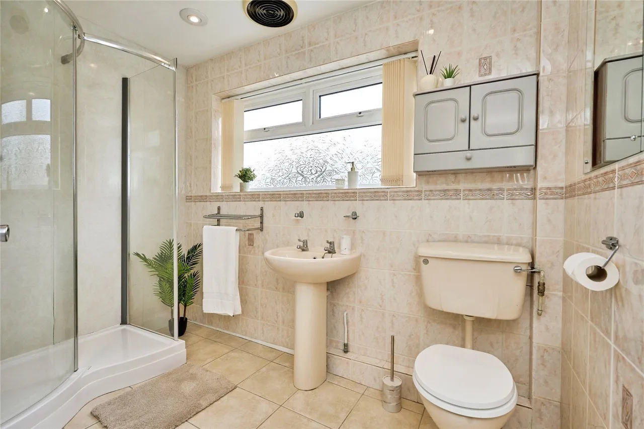 Hollowood Road, Alverstone Garden Village, PO36, photo 12