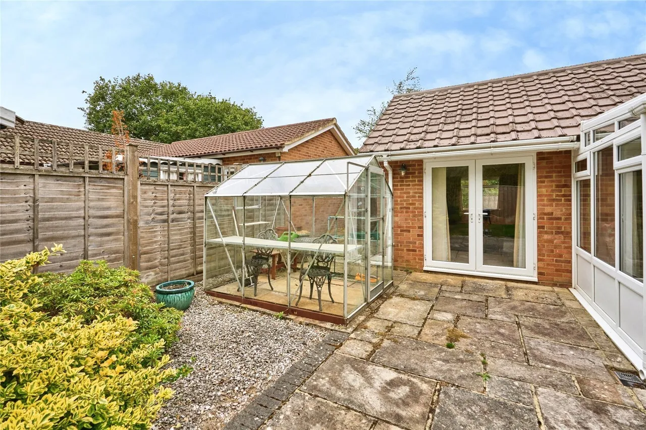 Hollowood Road, Alverstone Garden Village, PO36, photo 16