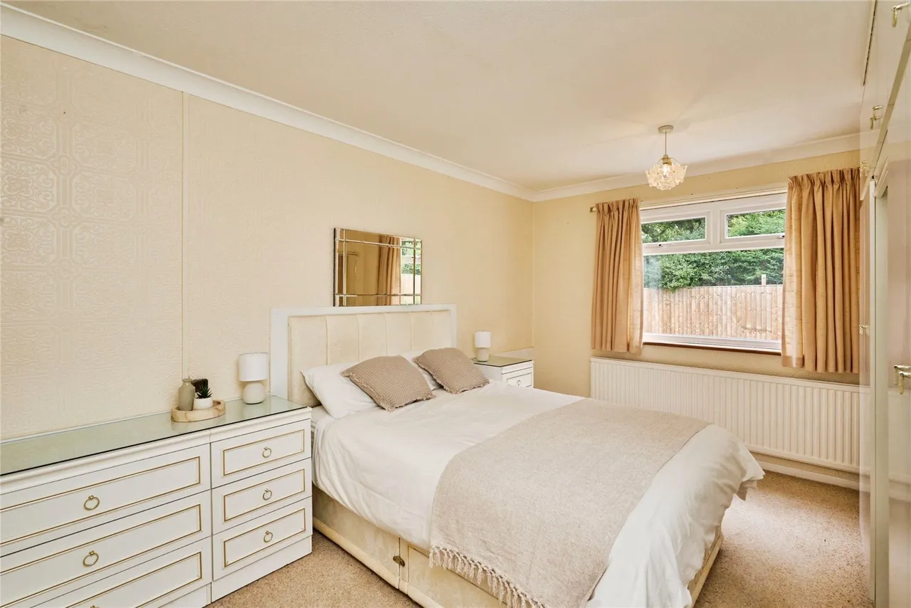 Hollowood Road, Alverstone Garden Village, PO36, photo 9