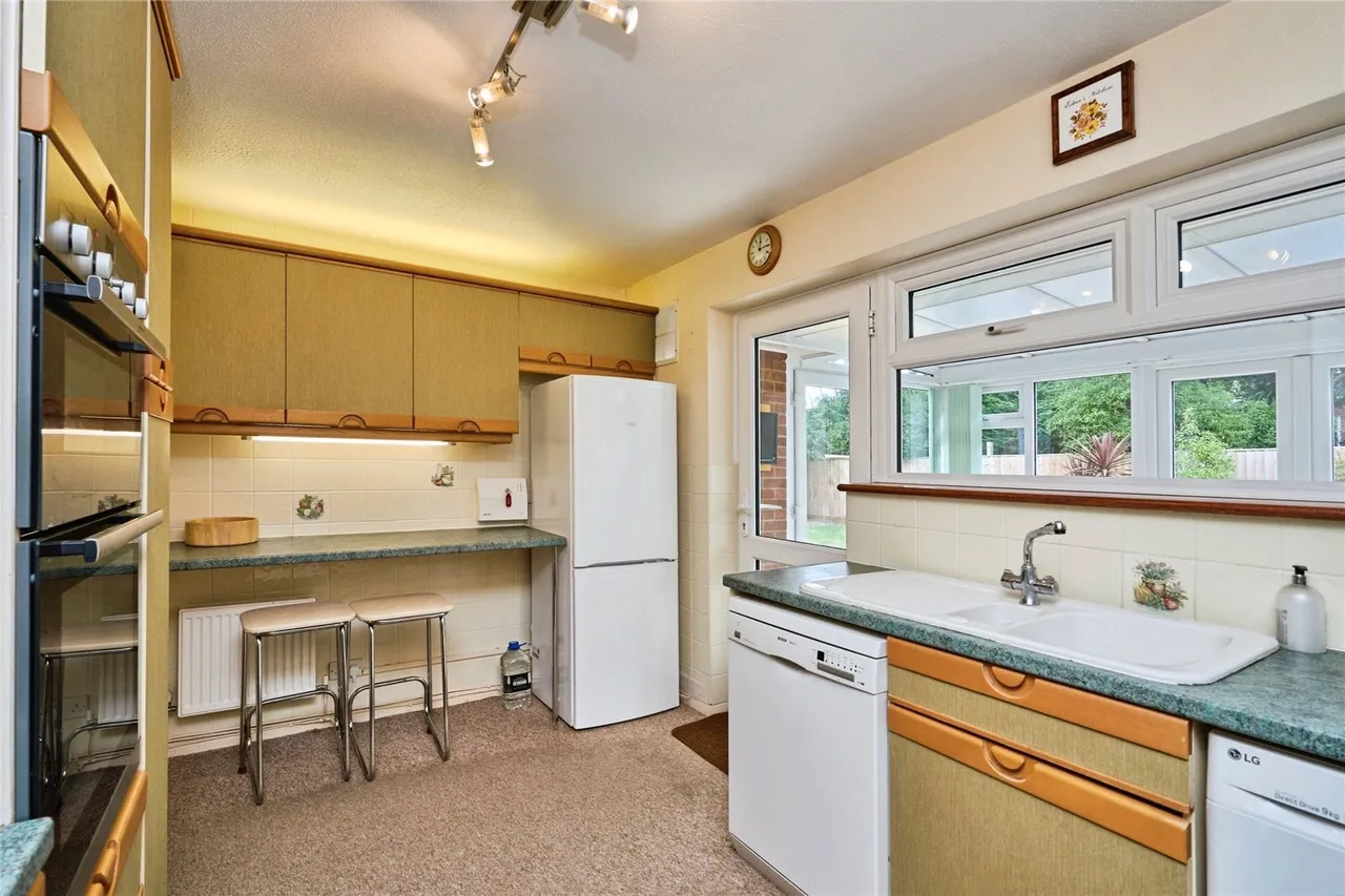 Hollowood Road, Alverstone Garden Village, PO36, photo 4