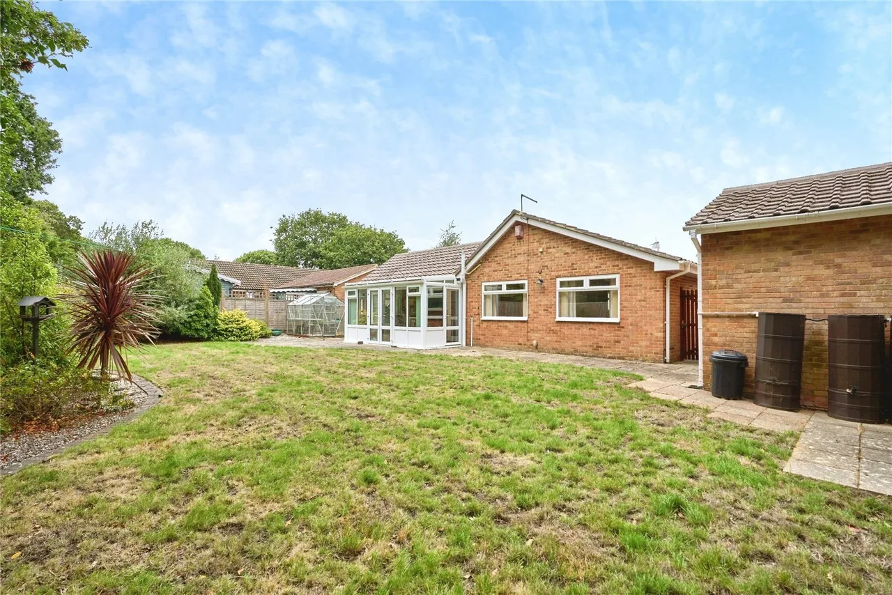 Hollowood Road, Alverstone Garden Village, PO36, photo 15