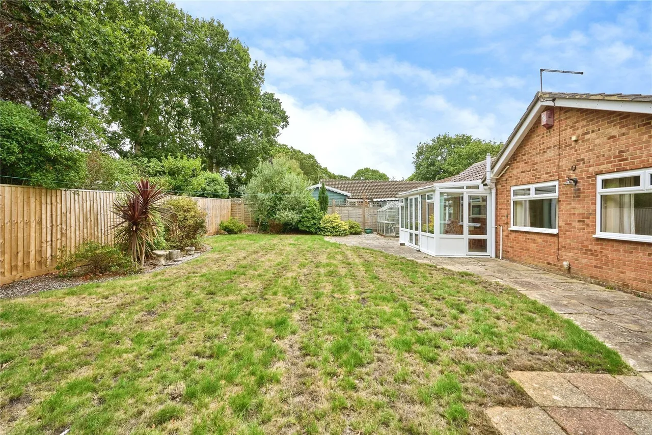 Hollowood Road, Alverstone Garden Village, PO36, photo 17
