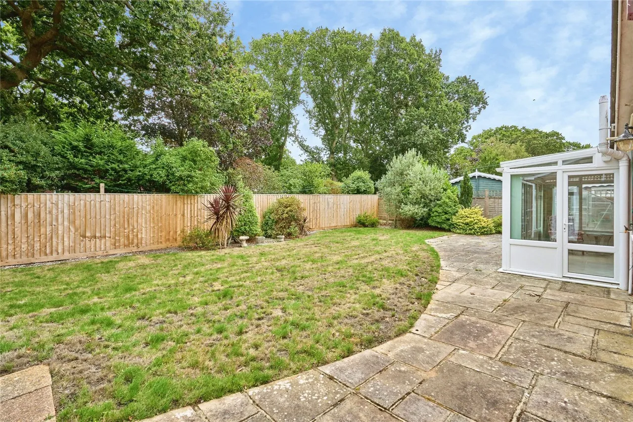 Hollowood Road, Alverstone Garden Village, PO36, photo 13