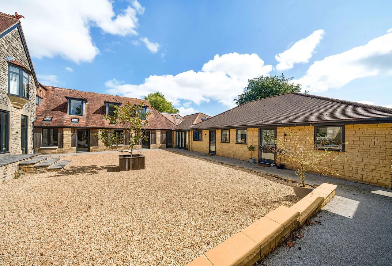 2 bed house for sale — Loves Hill Court, Bath, South Road, BA2 0ER