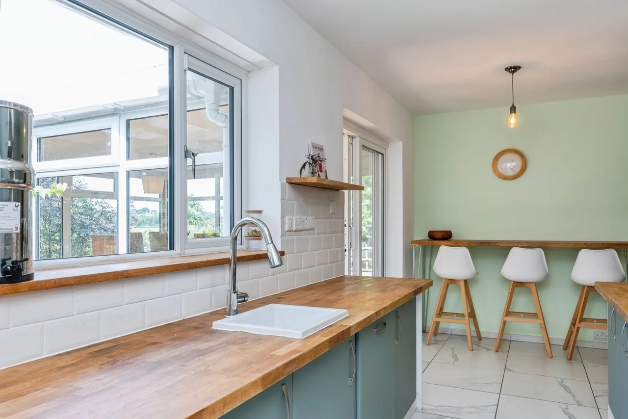 Bryn Mawr Road, Holywell, CH8, photo 3
