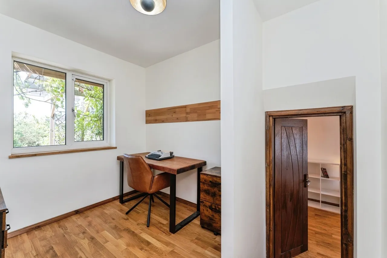 Bryn Mawr Road, Holywell, CH8, photo 23