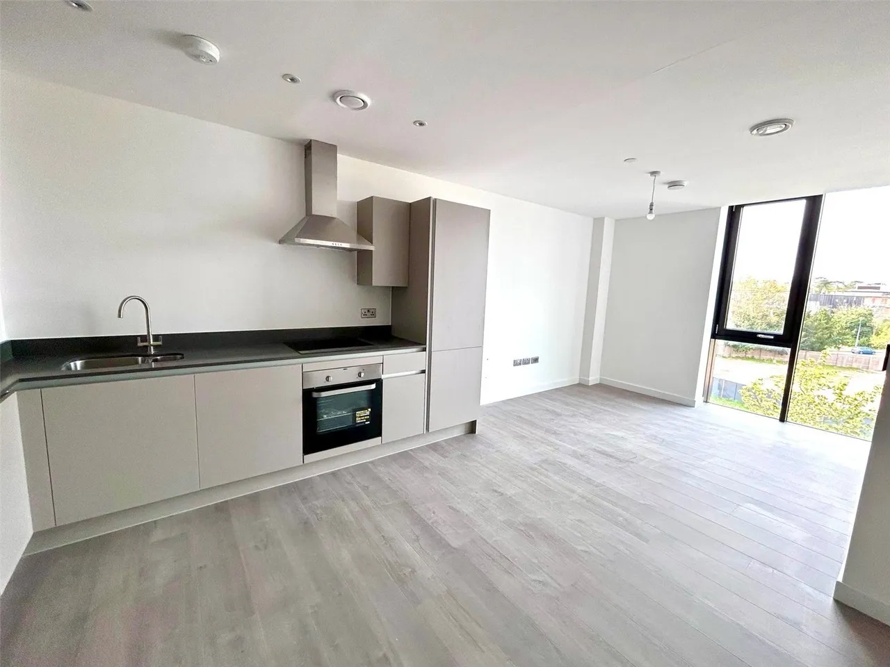 Buckingham Road, Bletchley, Milton Keynes, Buckinghamshire, MK3, photo 3