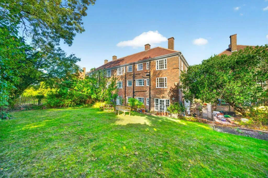 3 bed flat for sale, College Road, SE21
