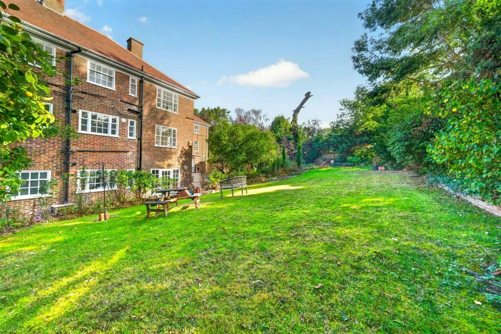 College Road, SE21, photo 13