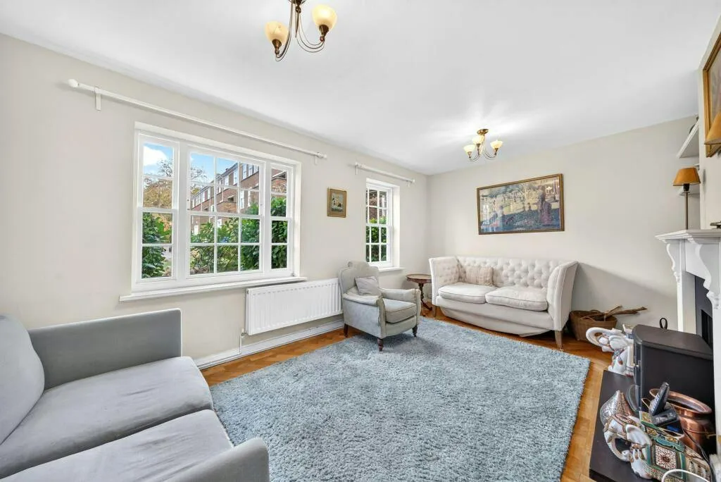 College Road, SE21, photo 10