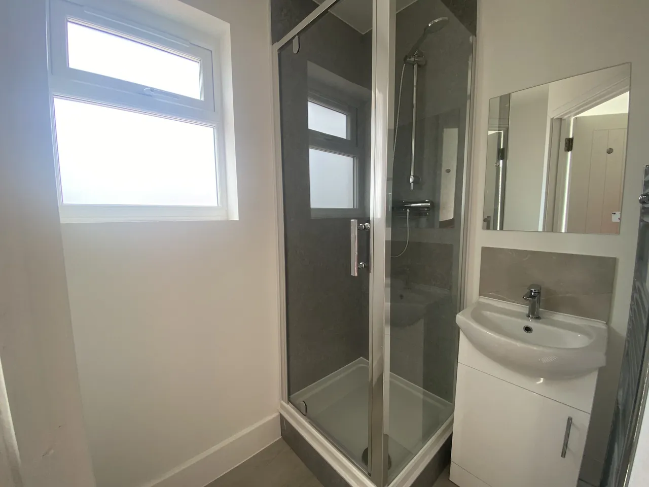 London Road, Tilbury, RM18, photo 9
