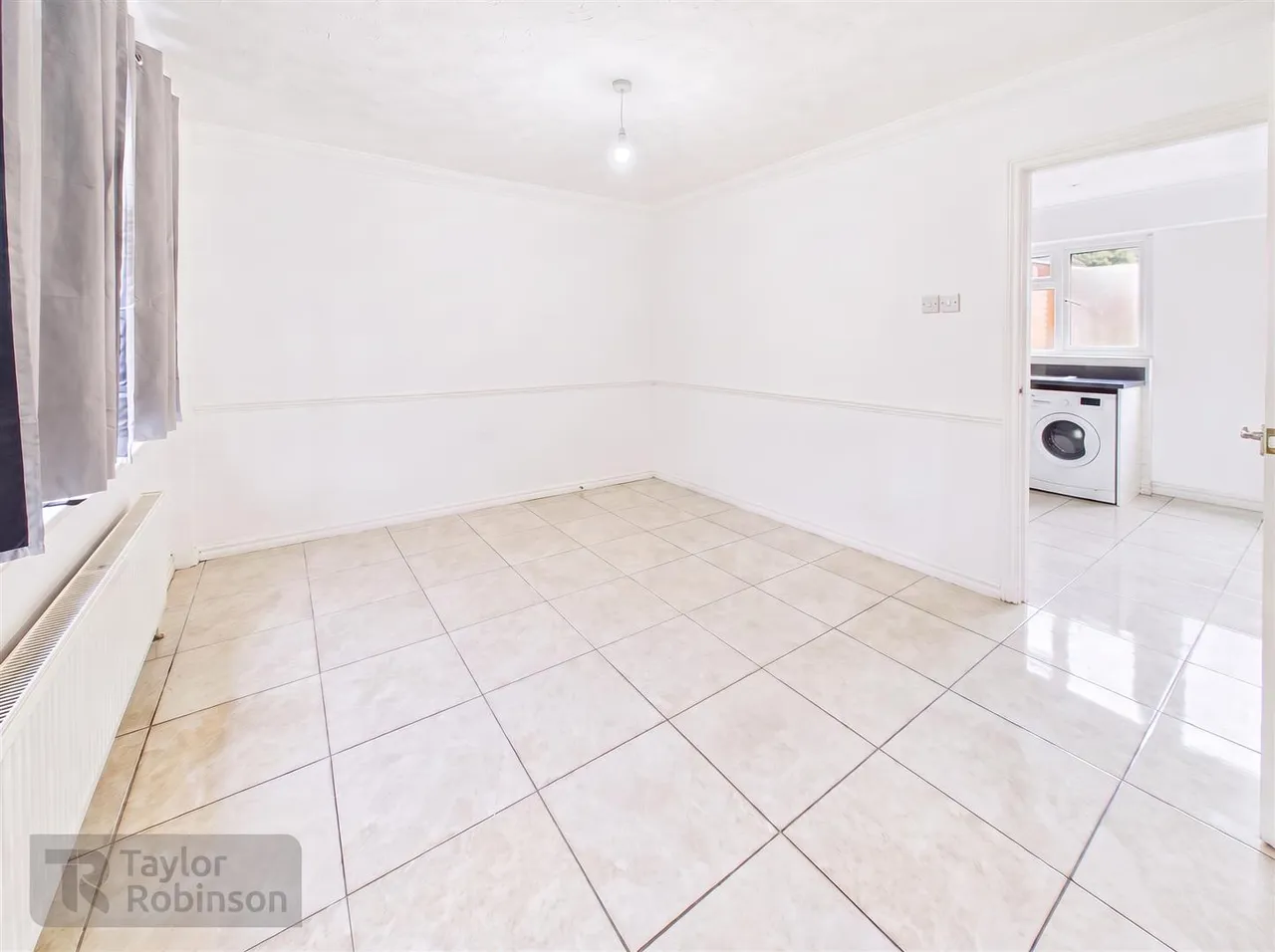 Stanley Walk, Horsham, RH13, photo 4