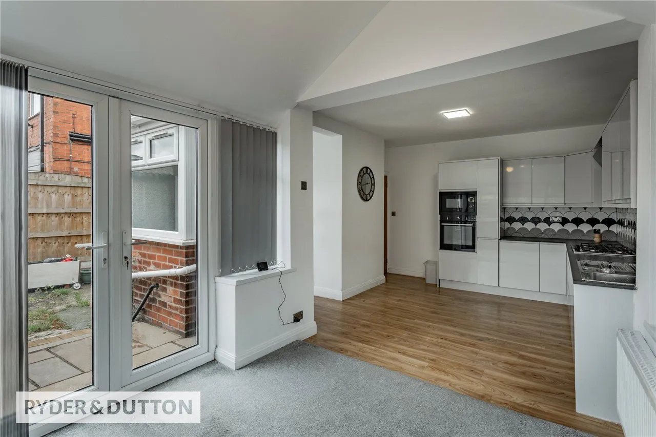 Sedgley Avenue, Buersil, OL16, photo 5