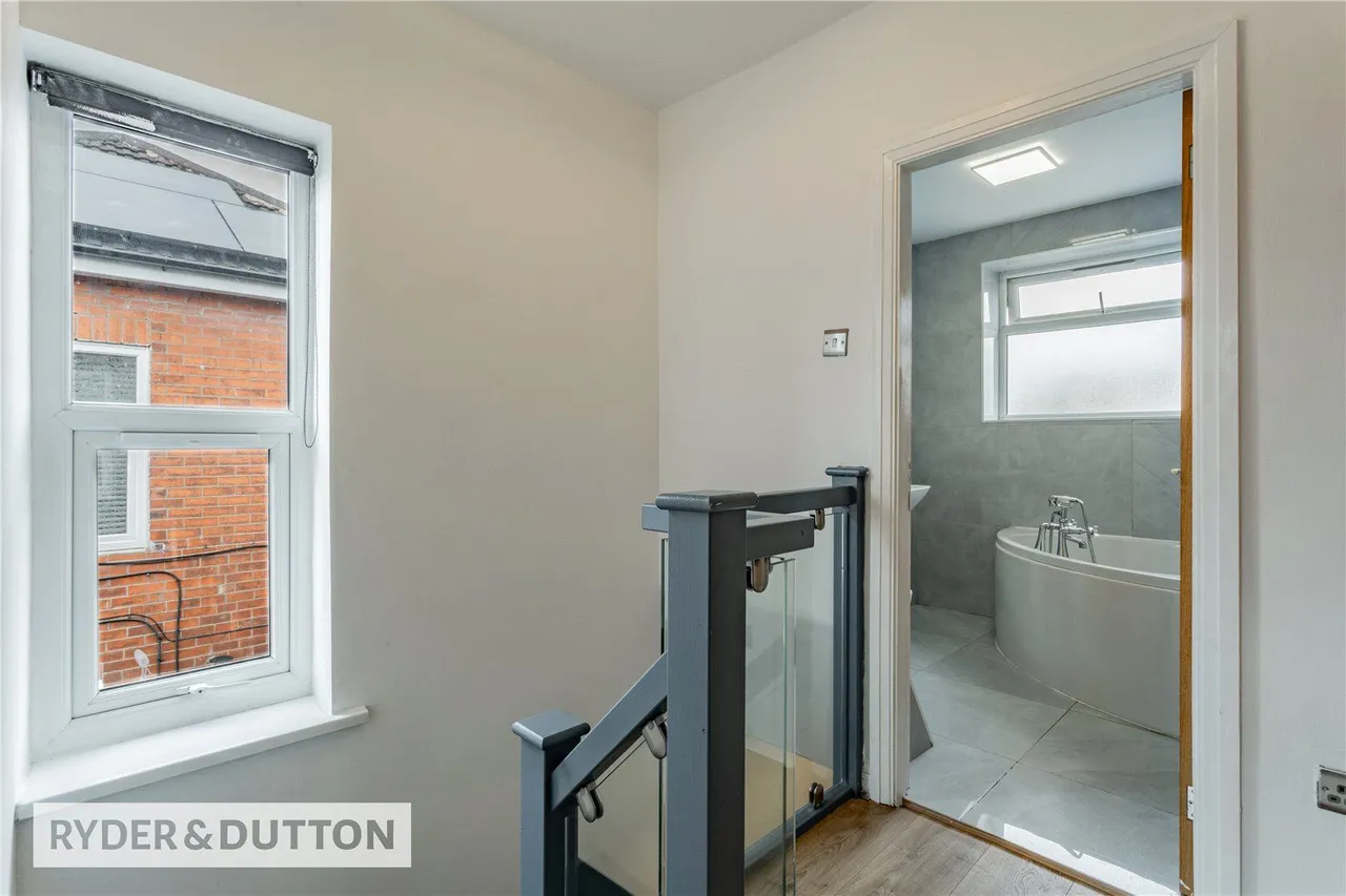 Sedgley Avenue, Buersil, OL16, photo 10