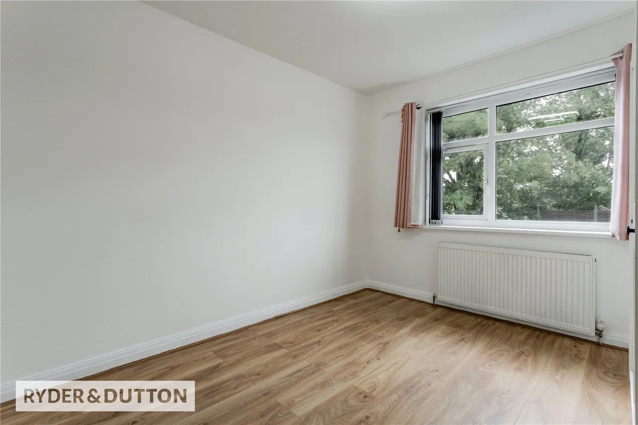 Sedgley Avenue, Buersil, OL16, photo 13