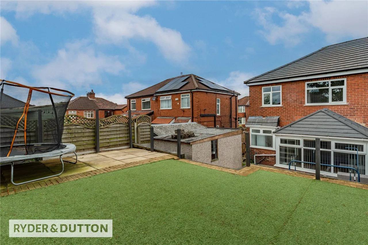 Sedgley Avenue, Buersil, OL16, photo 16