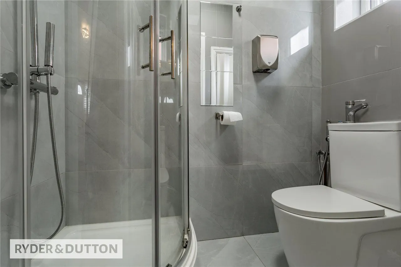 Sedgley Avenue, Buersil, OL16, photo 9
