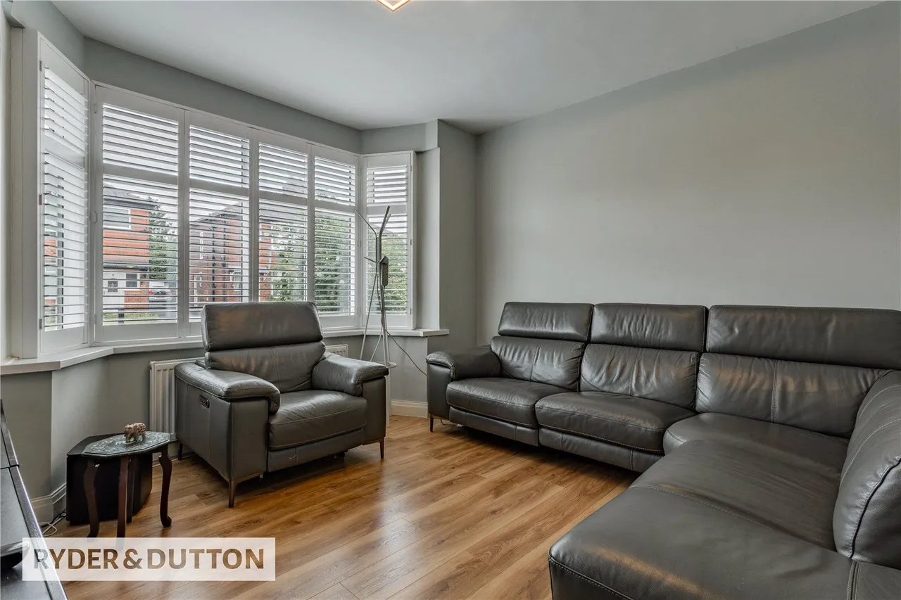Sedgley Avenue, Buersil, OL16, photo 3