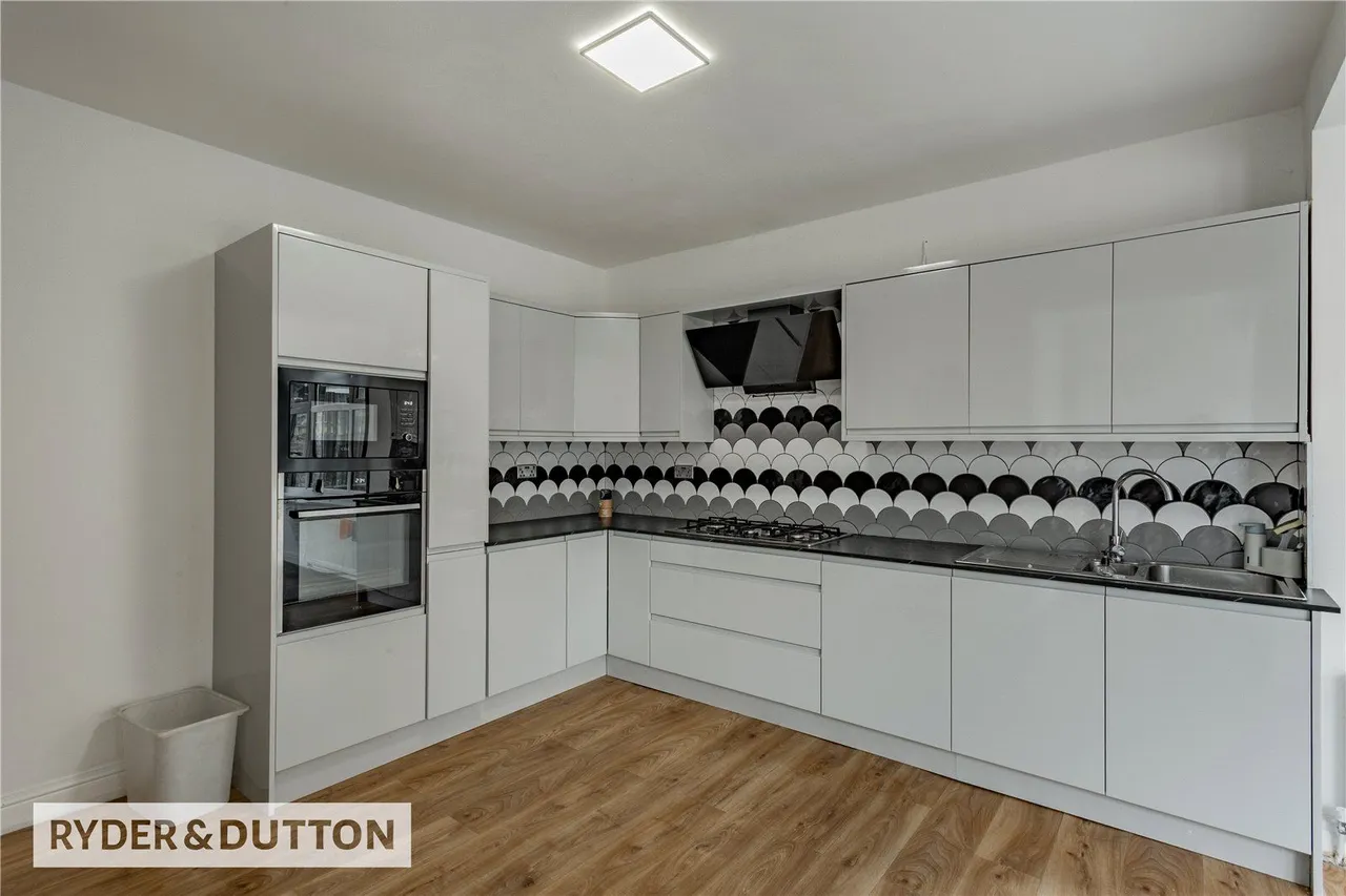Sedgley Avenue, Buersil, OL16, photo 7