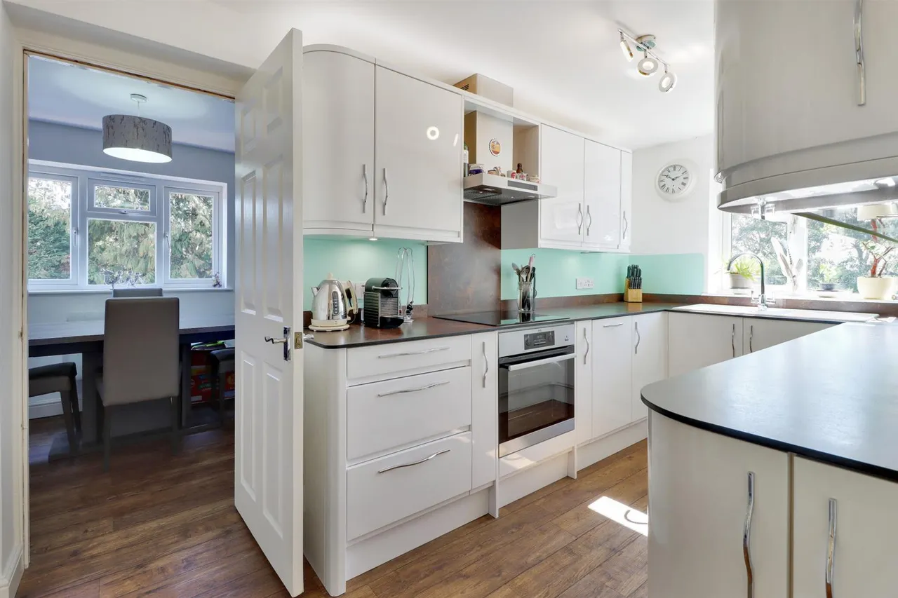 2 bed flat for sale, Overdale, Weald