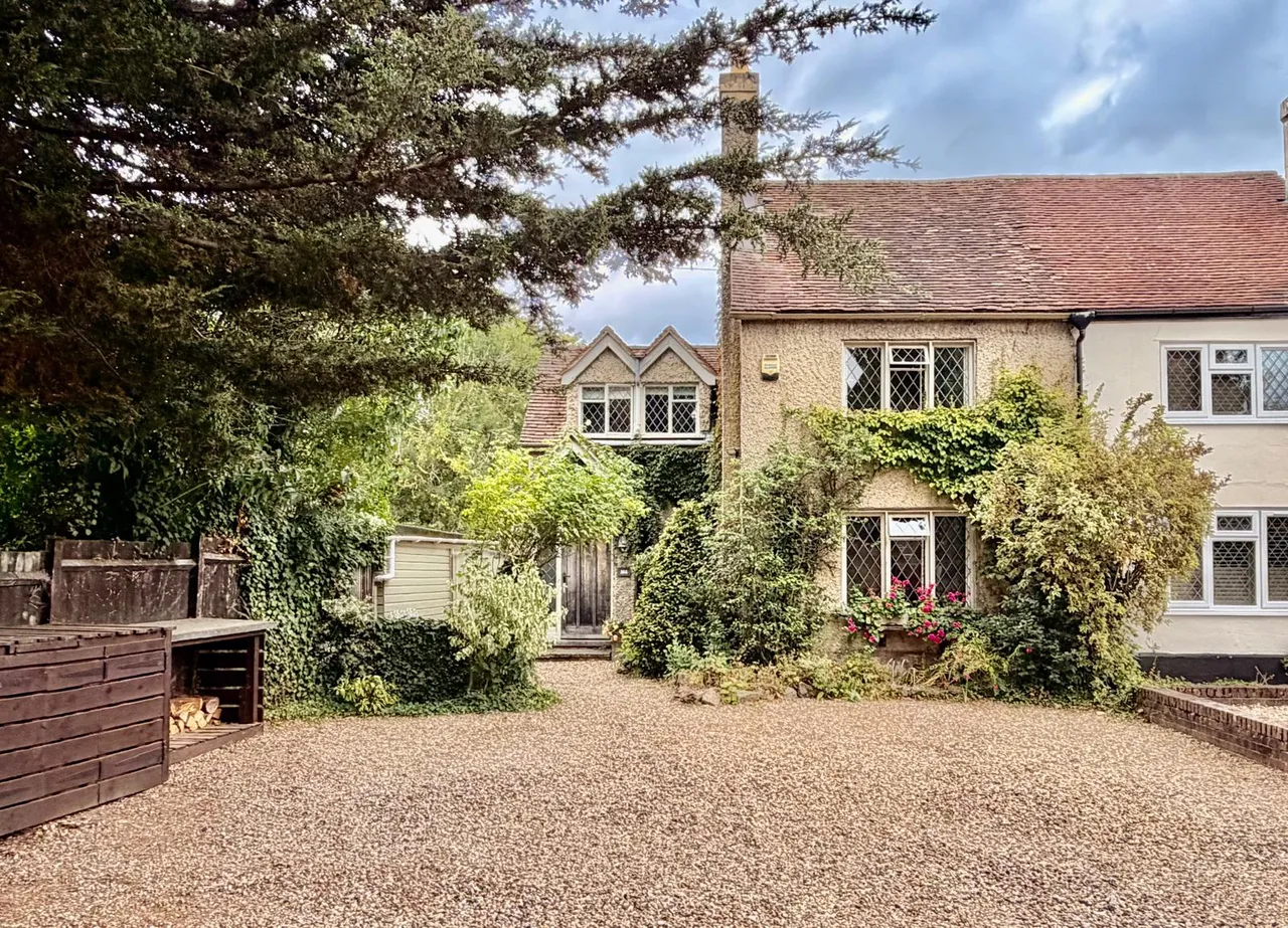 3 bed house for sale, London Road, West Malling