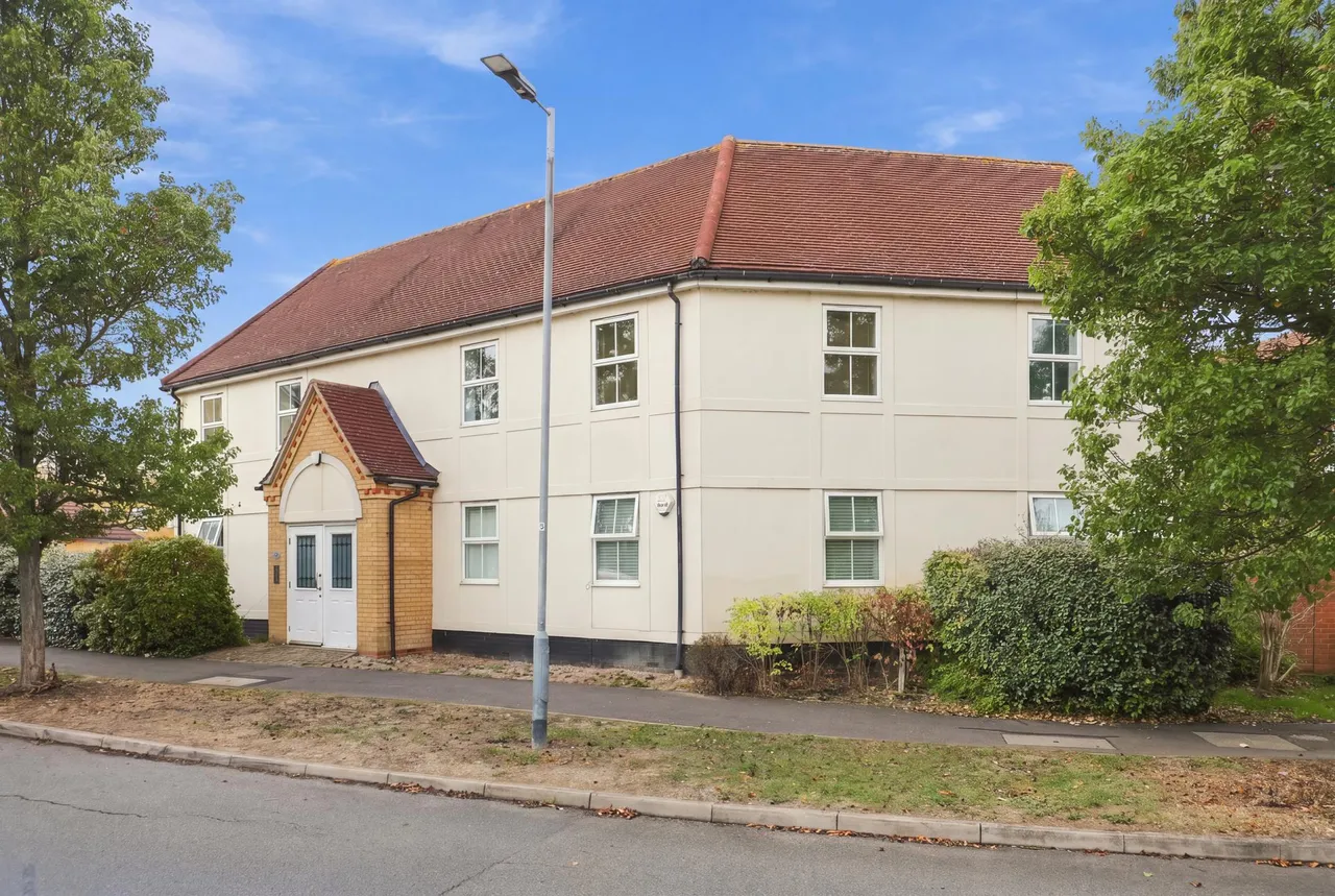 2 bed flat for sale, Greenwich Way, Waltham Abbey, EN9