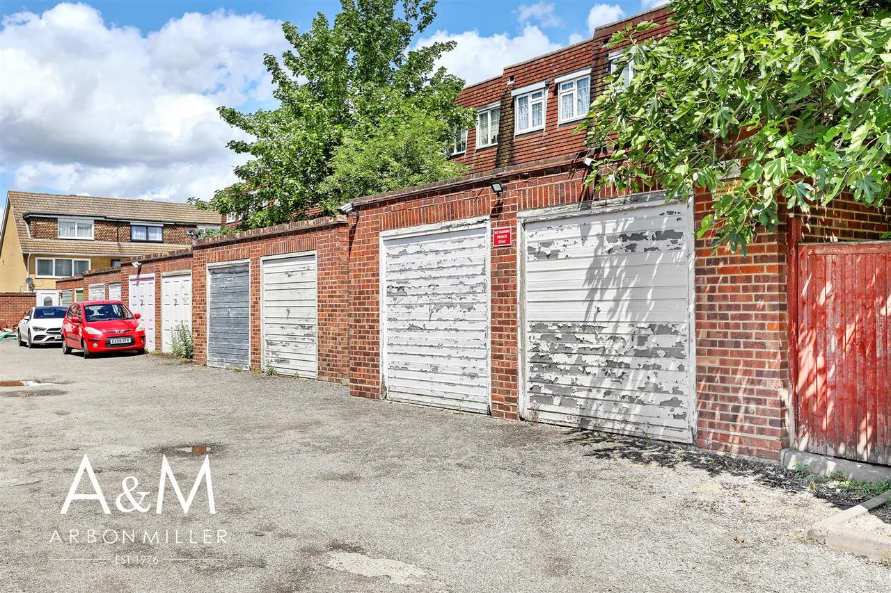 Lansbury Avenue, Chadwell Heath, Essex, Romford, RM66SD, photo 18