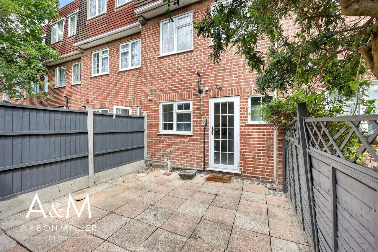 Lansbury Avenue, Chadwell Heath, Essex, Romford, RM66SD, photo 16