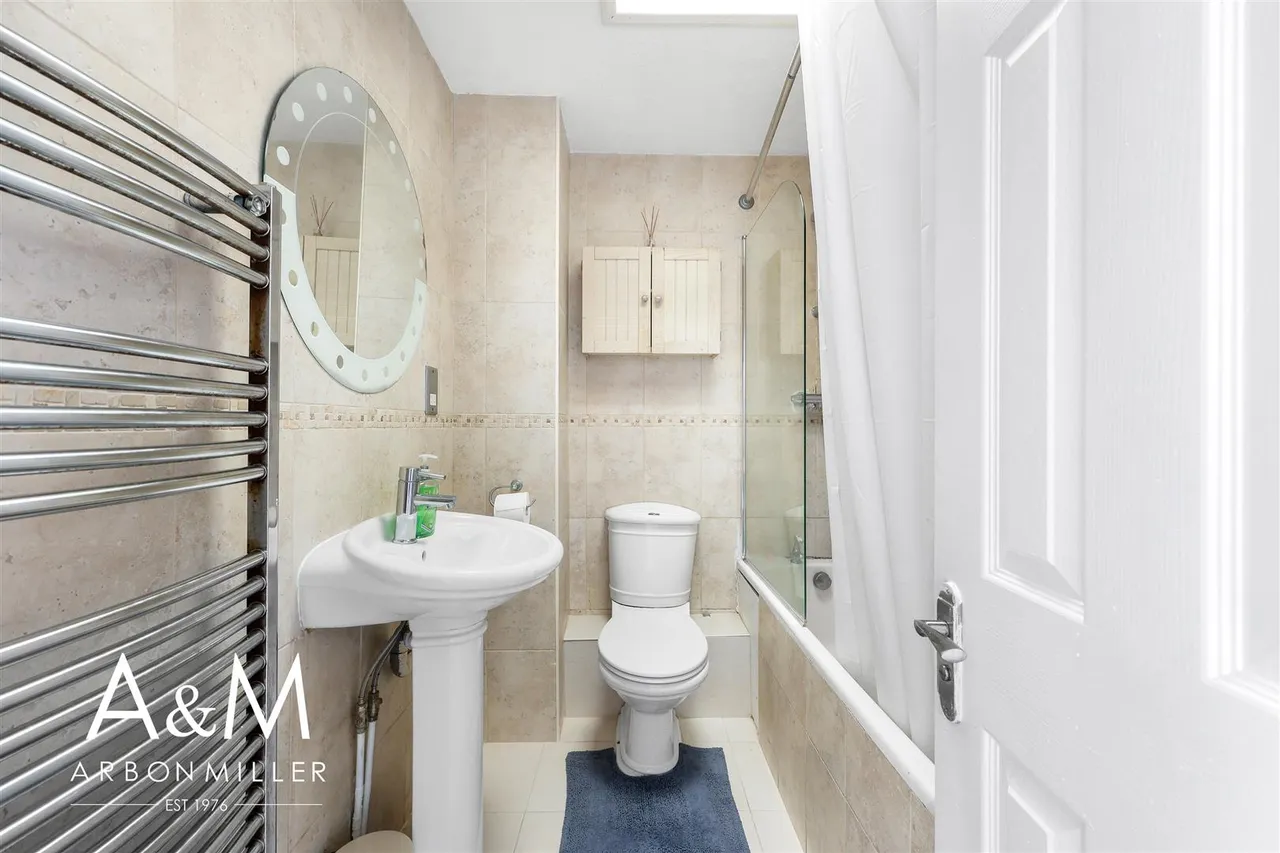 Lansbury Avenue, Chadwell Heath, Essex, Romford, RM66SD, photo 14