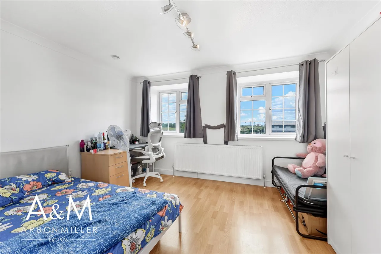 Lansbury Avenue, Chadwell Heath, Essex, Romford, RM66SD, photo 13