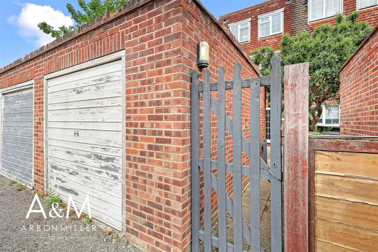 Lansbury Avenue, Chadwell Heath, Essex, Romford, RM66SD, photo 17