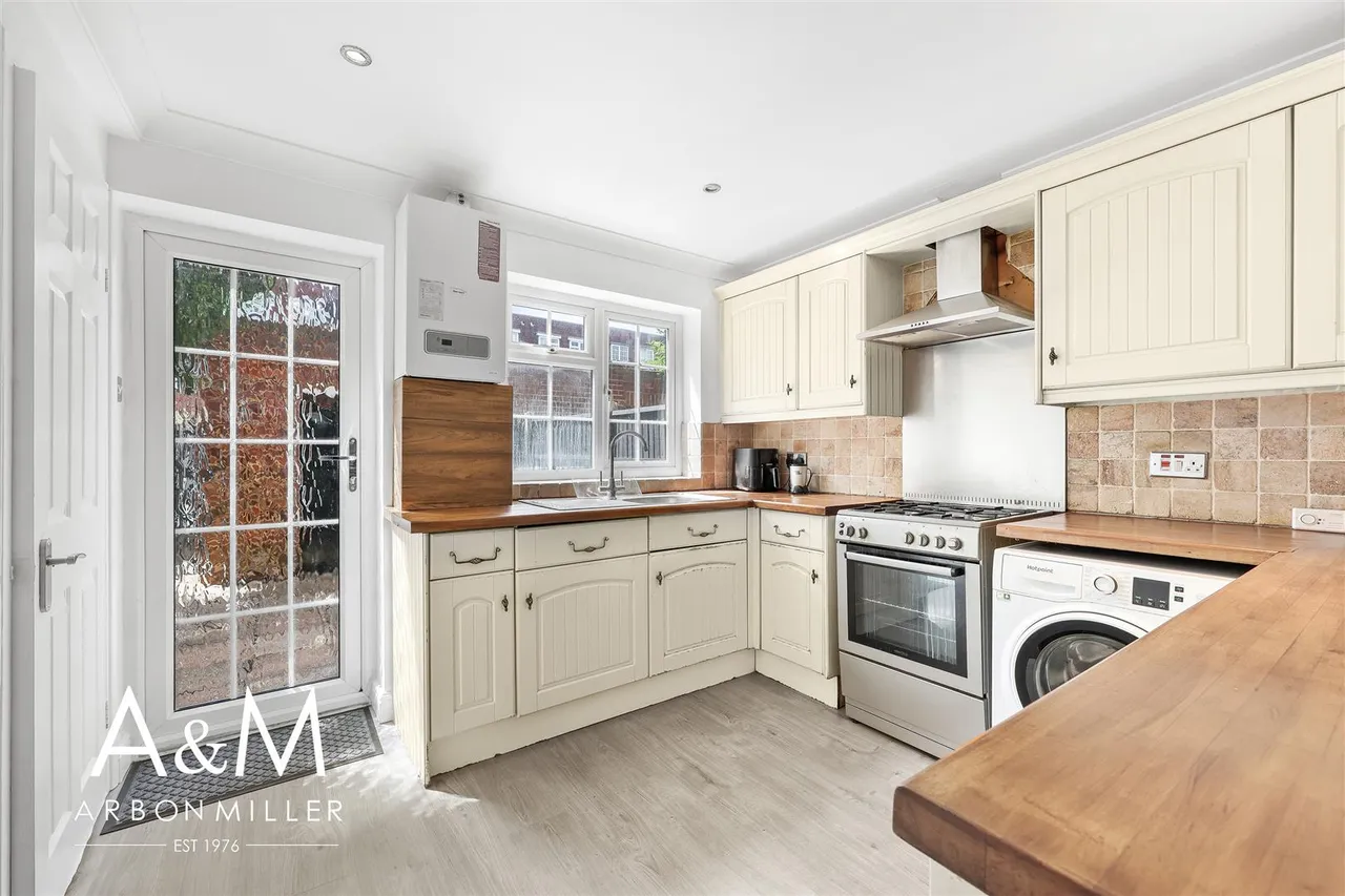 4 bed property for sale — Lansbury Avenue, Chadwell Heath, Essex, Romford, RM66SD