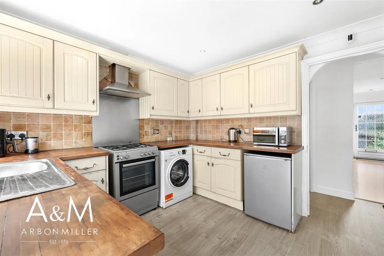 Lansbury Avenue, Chadwell Heath, Essex, Romford, RM66SD, photo 6