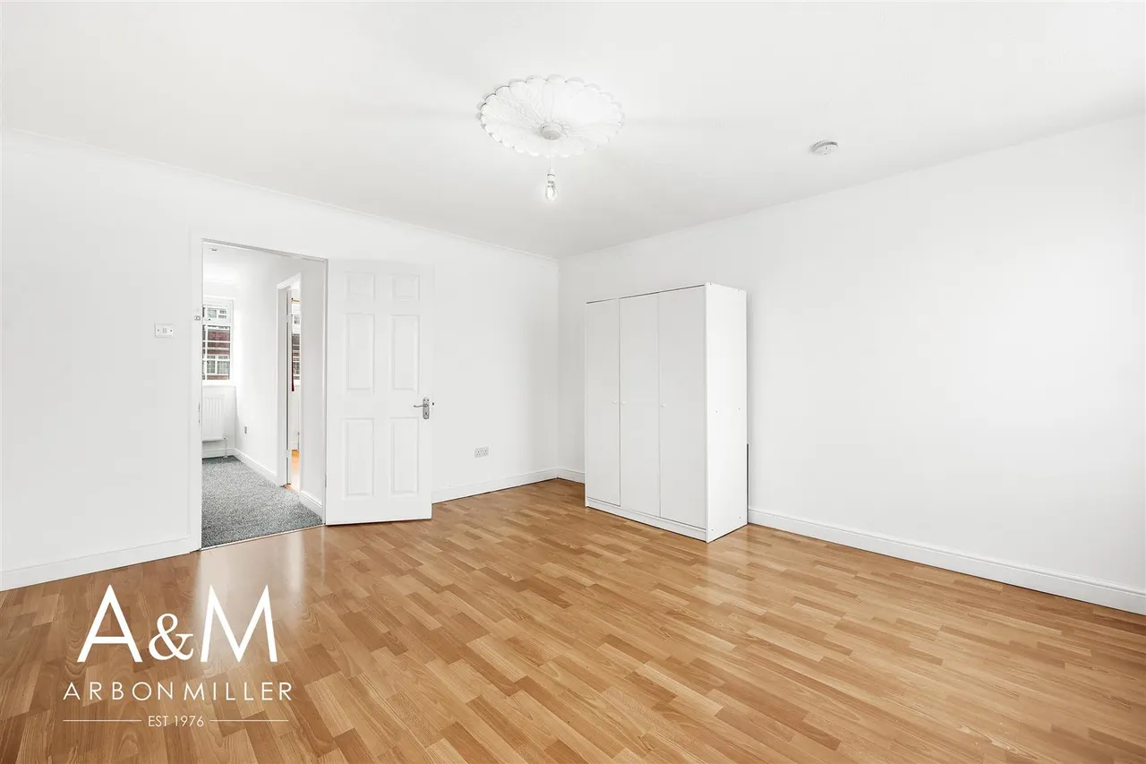 Lansbury Avenue, Chadwell Heath, Essex, Romford, RM66SD, photo 9