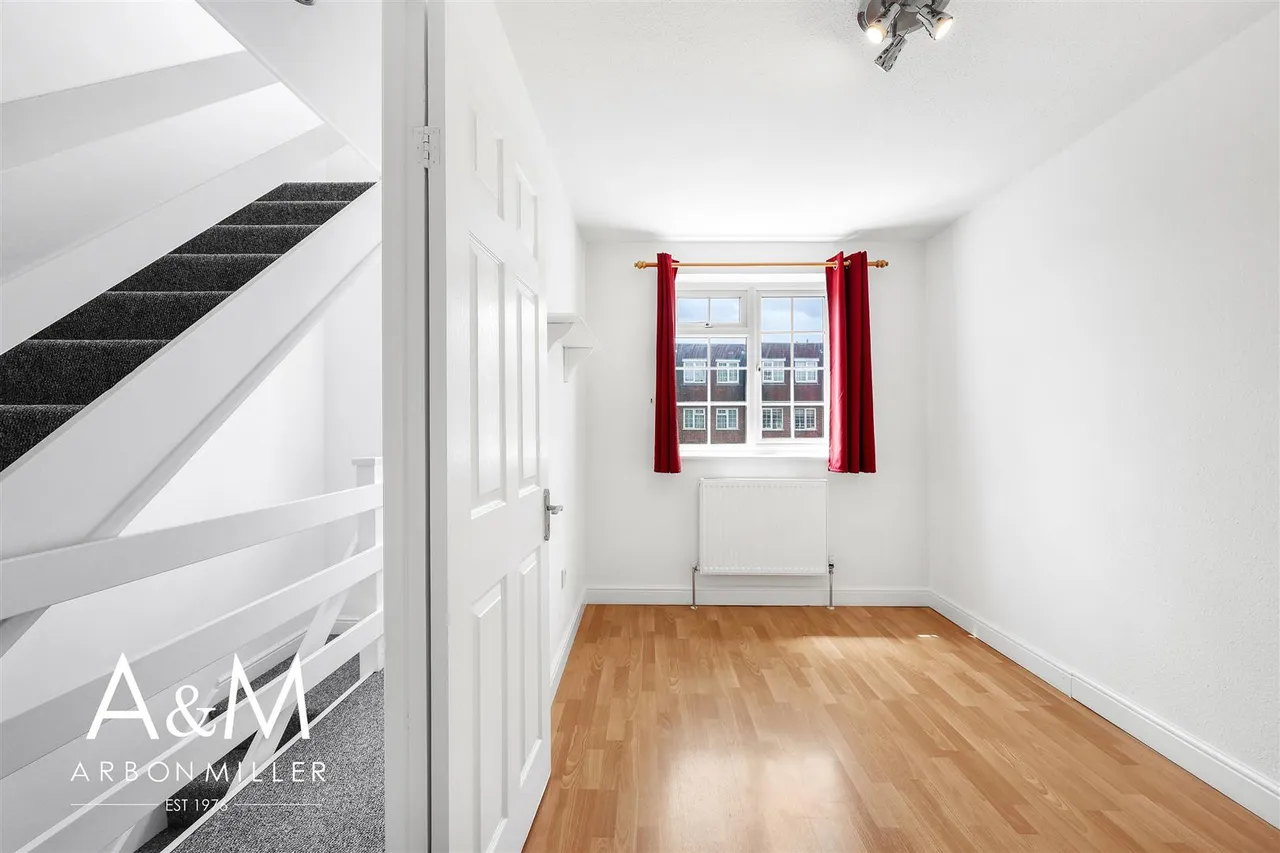 Lansbury Avenue, Chadwell Heath, Essex, Romford, RM66SD, photo 10