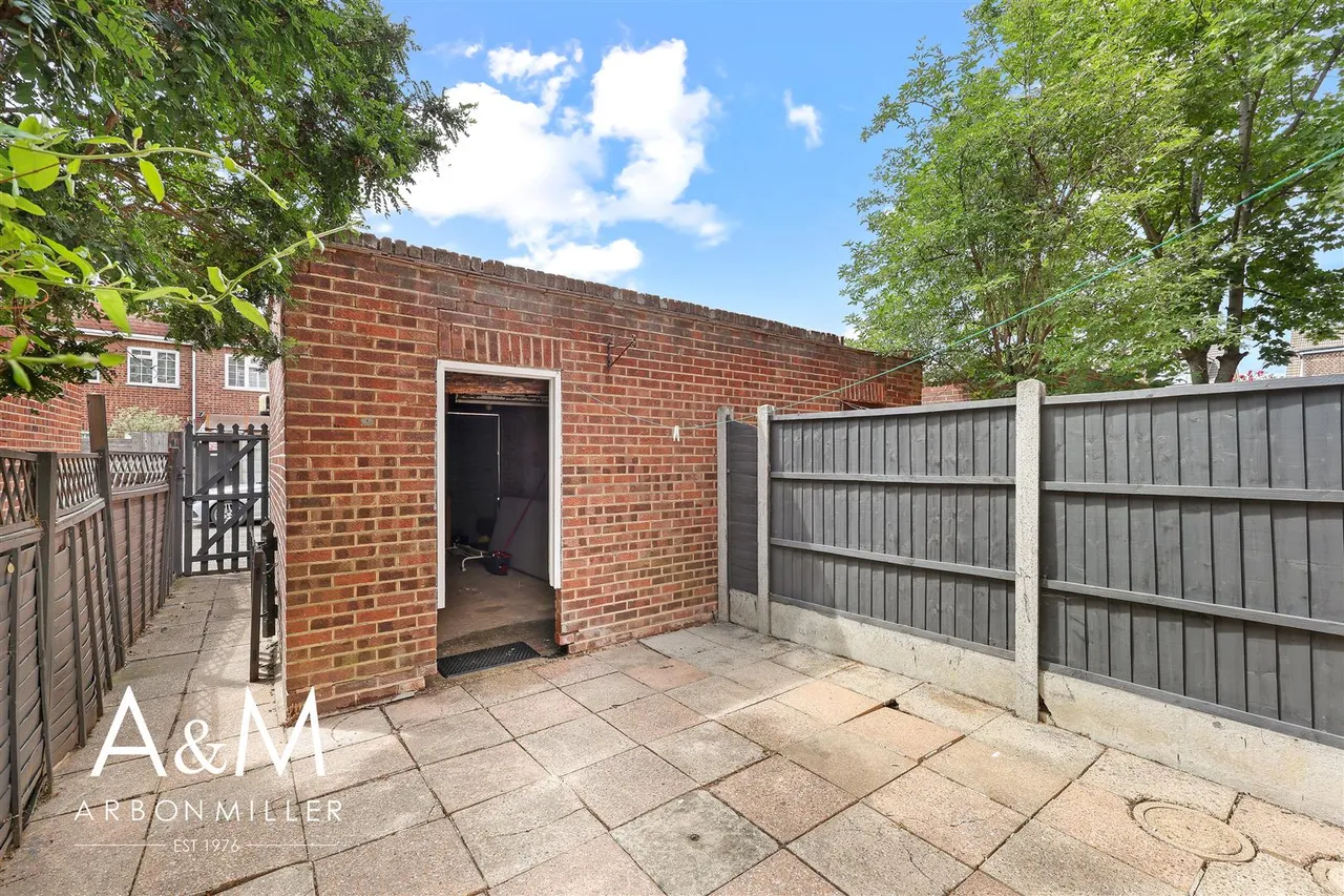 Lansbury Avenue, Chadwell Heath, Essex, Romford, RM66SD, photo 15