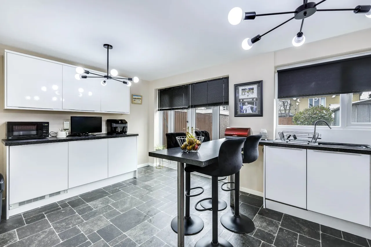 Merton Avenue, Farsley, LS28, photo 5