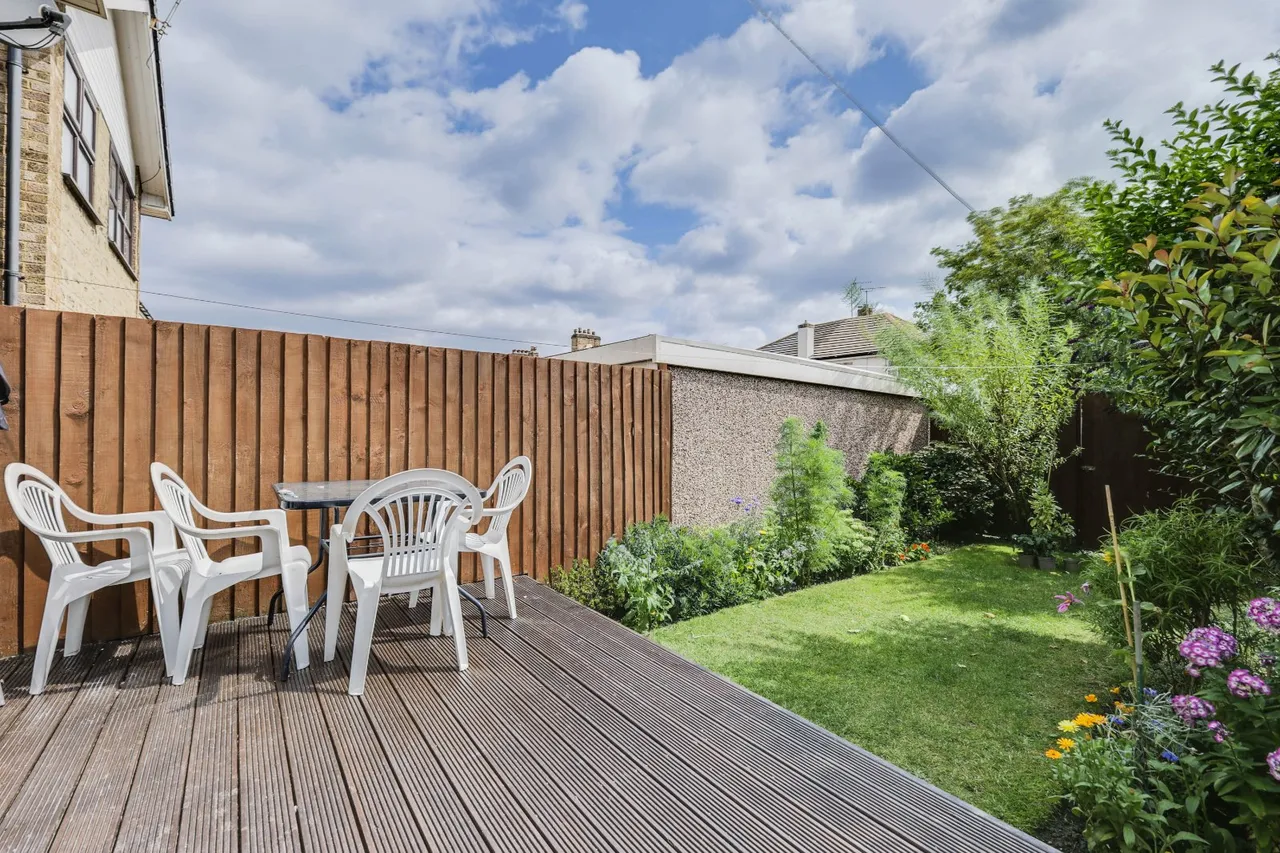 Merton Avenue, Farsley, LS28, photo 13