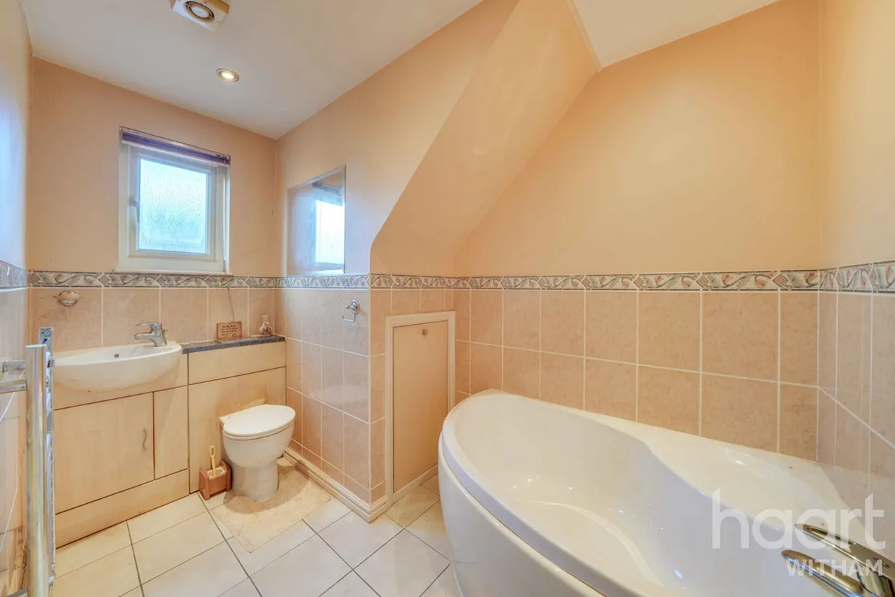 Collingwood Road, Witham, CM8, photo 16