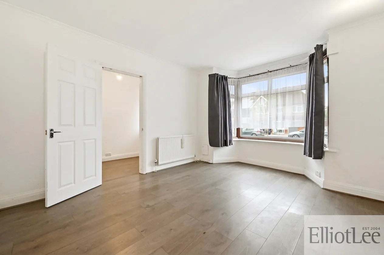 Robin Hood Way, Greenford, UB6, photo 7