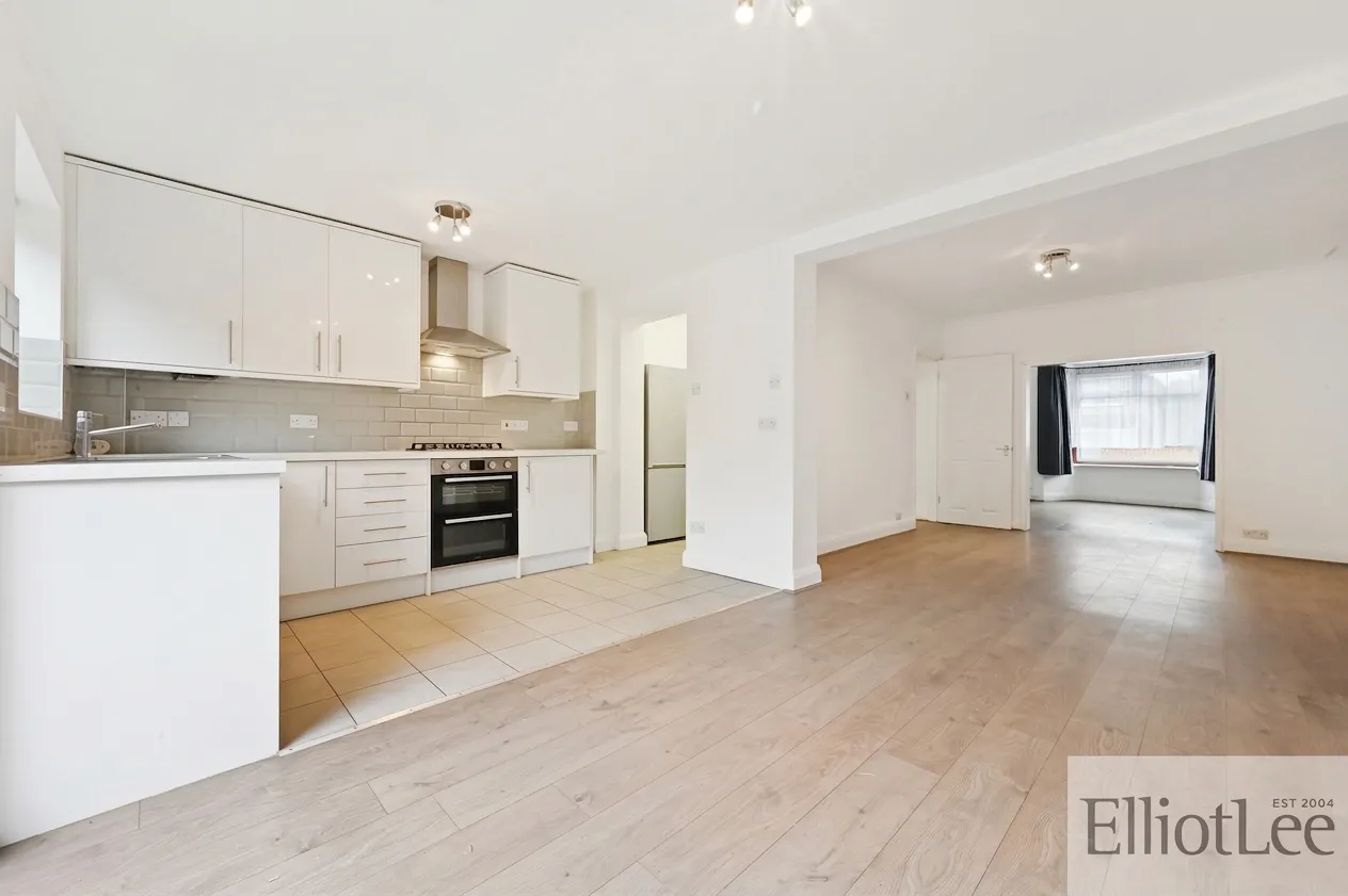 Robin Hood Way, Greenford, UB6, photo 6