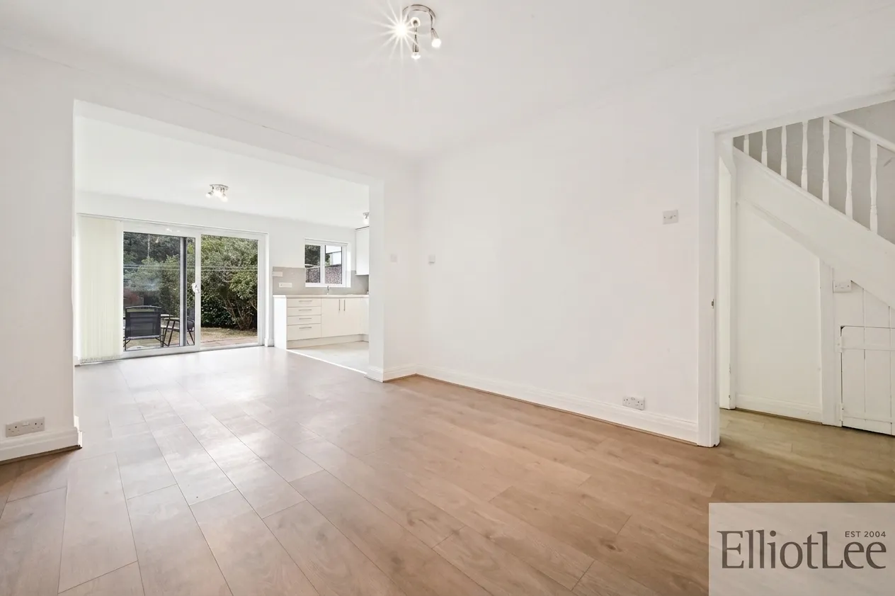 Robin Hood Way, Greenford, UB6, photo 2