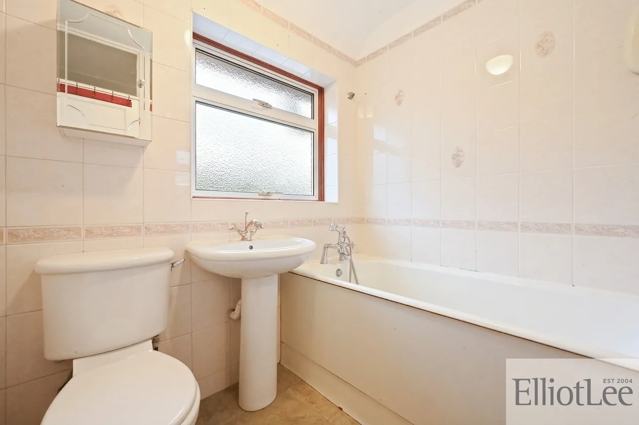 Robin Hood Way, Greenford, UB6, photo 10