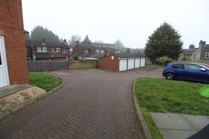 Russell Rise, Luton LU1 5EX, photo 6