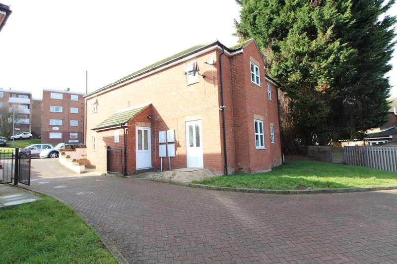 Russell Rise, Luton LU1 5EX, photo 7